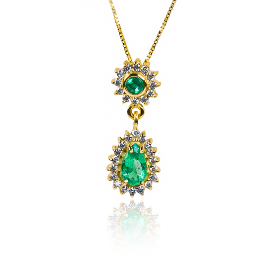 Dije Emerald Drop (Pieza Única), este hermoso dije, hecho de oro 18K por Joyería Caracas, cuenta con garantía de por vida. 