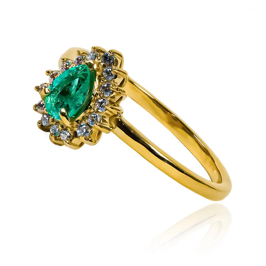  anillo de compromiso emerald rop small es una joya exquisita de Joyería Caracas. Hecho de oro 18k, cuenta con certificado de calidad y garantía para toda la vida. 