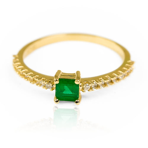 Anillo de compromiso Green Passion. Confeccionado en oro 18 k de alta calidad y certificado de garantía, este anillo de joyería caracas es una elección elegante y duradera para simbolizar tu amor eterno. 